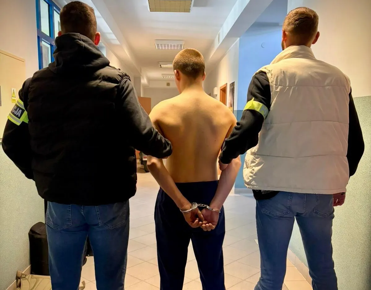 В Гданьске подросток выпрыгнул со второго этажа, пытаясь скрыться от полиции: в квартире нашли крупную партию наркотиков
