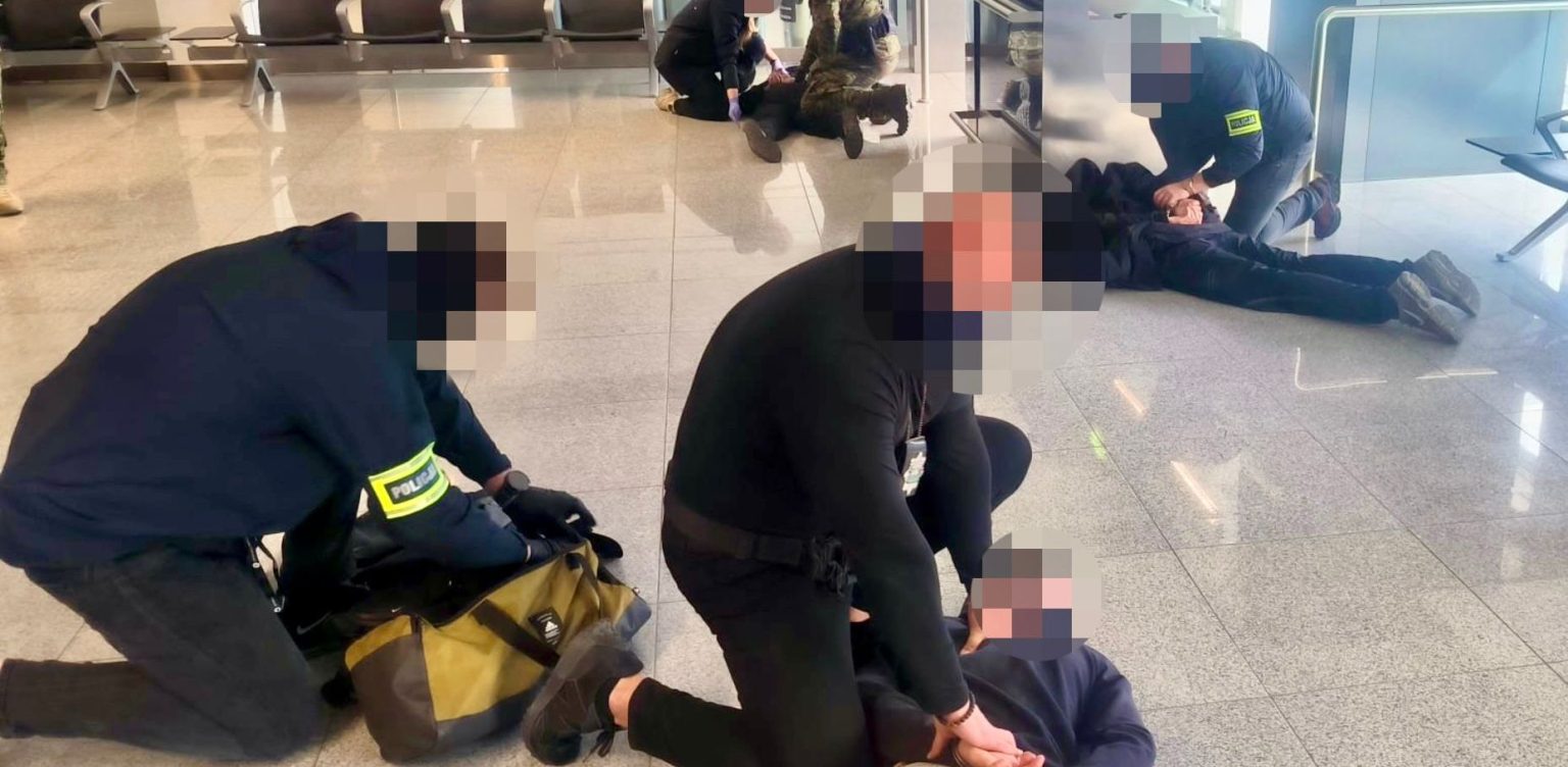 В центре Гданьска иностранцы напали с ножом на гражданина Норвегии — подозреваемых задержали в аэропорту