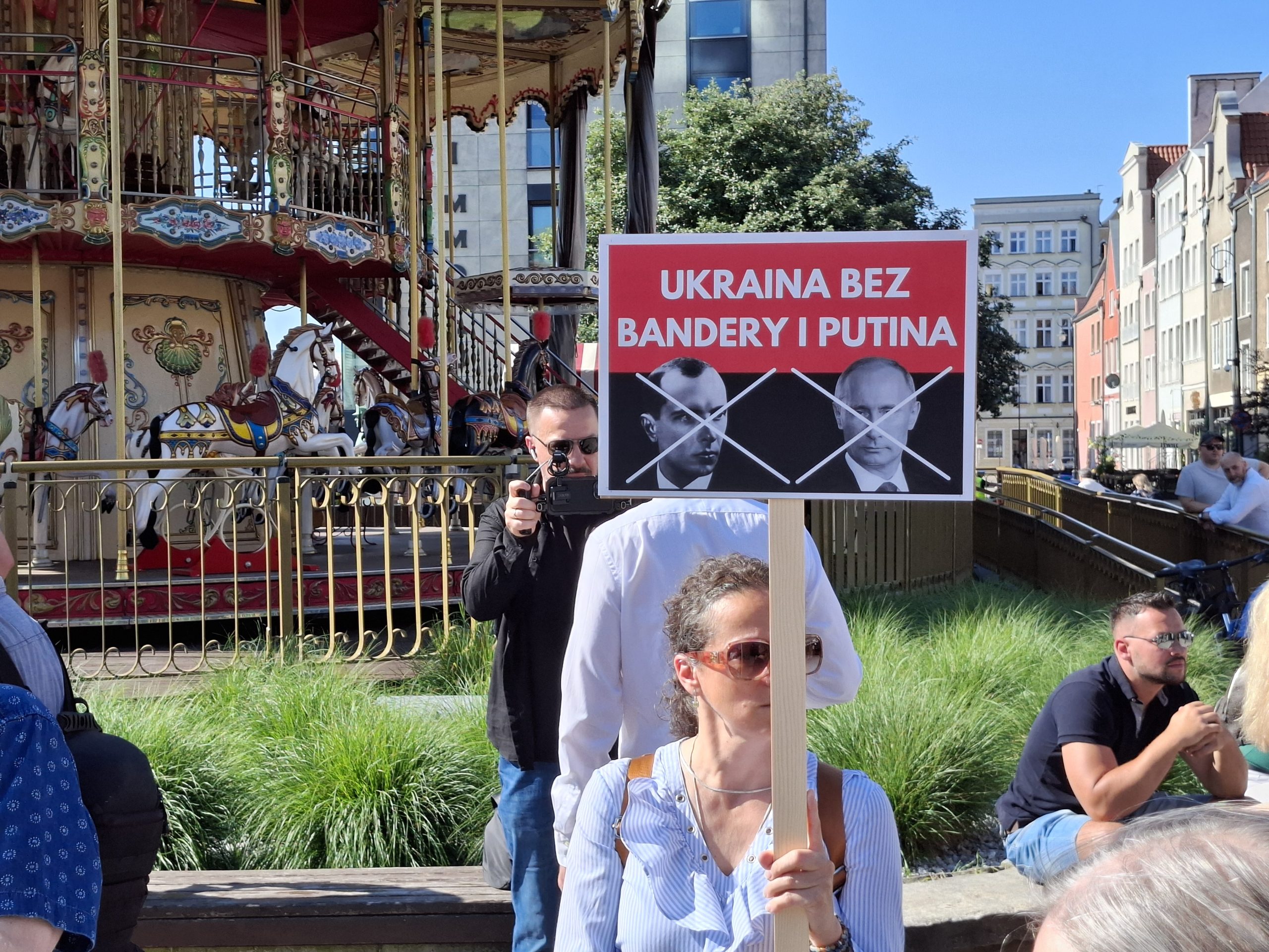 Перед конференцией по воссстановлению Украины депутаты PiS устрили провокационный митинг «против бандеризации Украины»
